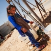Muna henter vand ved en af de store vandtanke. Foto: William Vest-Lillesøe