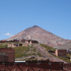 Bjerget Cerro Rico i Potosi ser smukt ud. Men mange mennesker er gennem årene døde af det hårde arbejde i minen - foto: Lise Josefsen Hermann