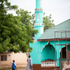 Familien er muslimer. Deres hus ligger ved siden af moskeen. Foto: Hans Bach.