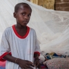 Her sover Teïdo. Det er vigtigt med myggenettet for at undgå at få malaria. Teïdos far er syg af malaria. Foto: William Vest-Lillesøe
