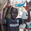James med en ny fodbold - at gå i skole og spille fodbold er noget af det bedste, James ved - foto: William Vest-Lillesøe